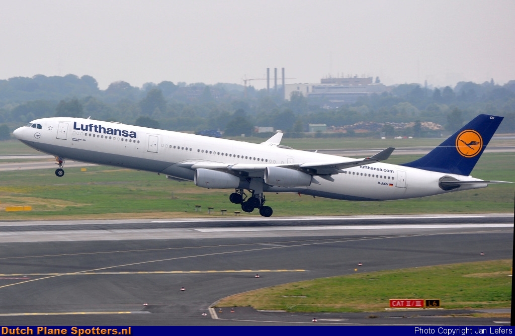 D-AIGV Airbus A340-300 Lufthansa by Jan Lefers