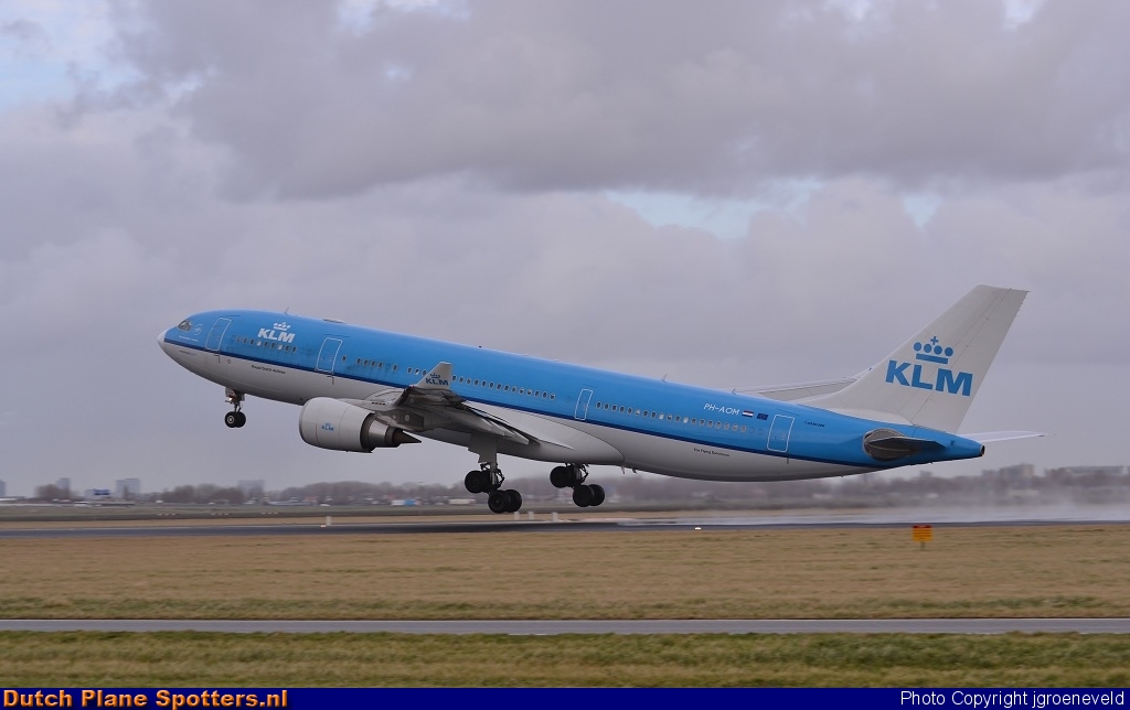 PH-AOM Airbus A330-200 KLM Royal Dutch Airlines by jgroeneveld