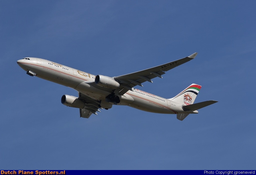 A6-AFF Airbus A330-300 Etihad by jgroeneveld