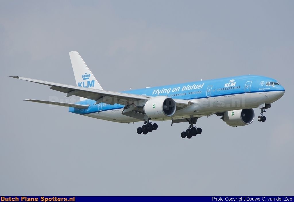 PH-BQG Boeing 777-200 KLM Royal Dutch Airlines by Douwe C. van der Zee