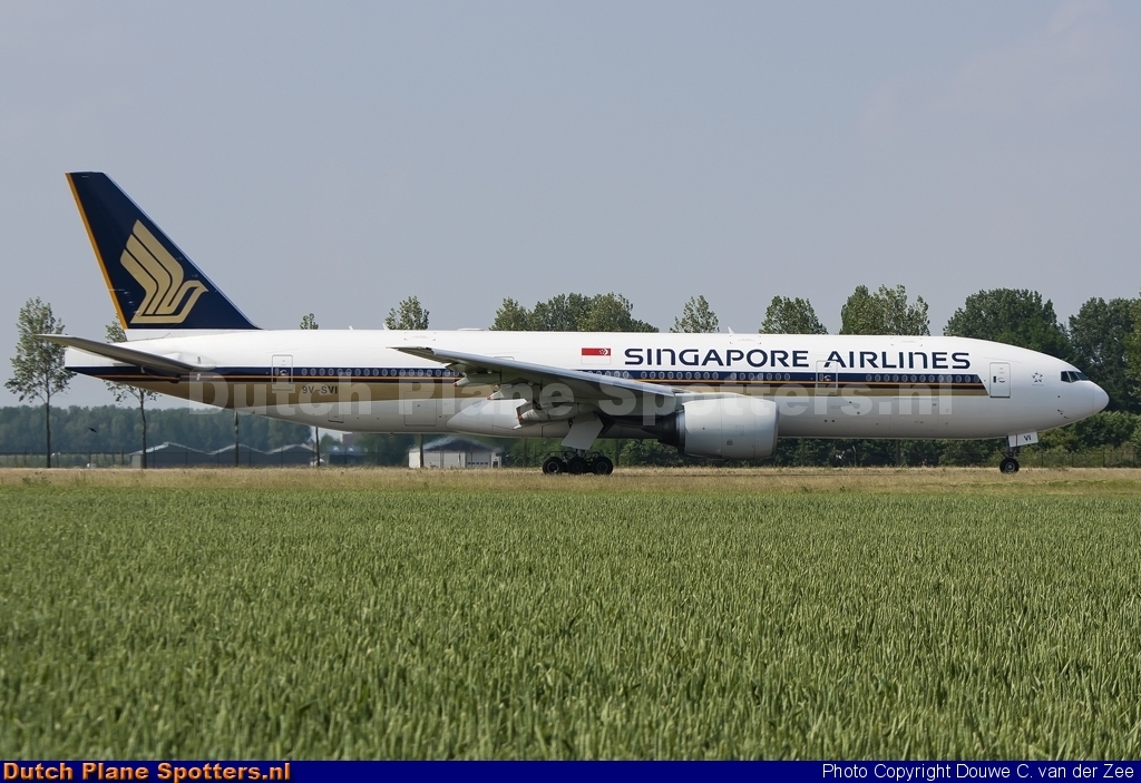 9V-SVI Boeing 777-200 Singapore Airlines by Douwe C. van der Zee