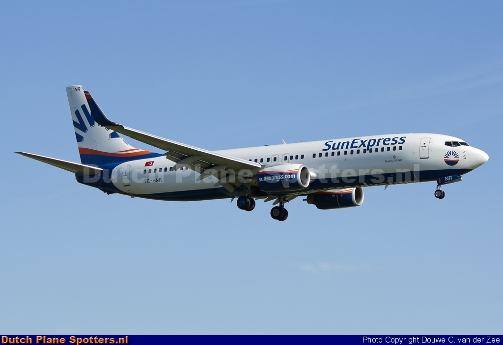 TC-SNR Boeing 737-800 SunExpress by Douwe C. van der Zee