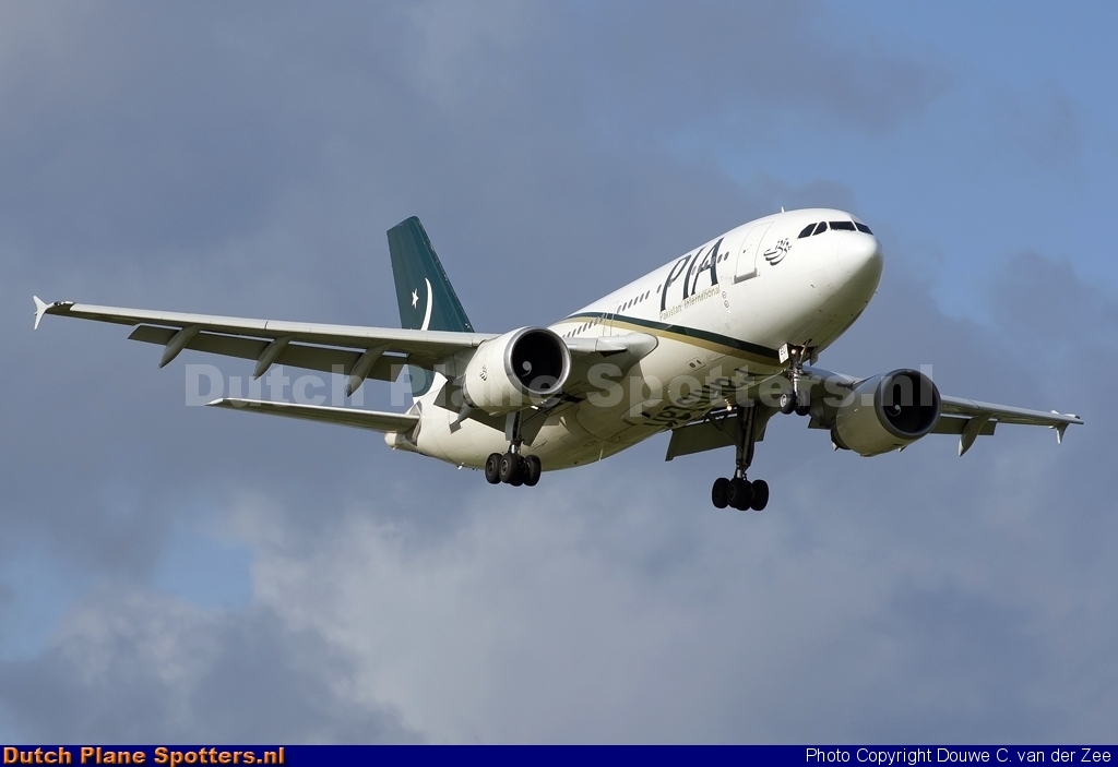 AP-BEU Airbus A310 PIA Pakistan International Airlines by Douwe C. van der Zee