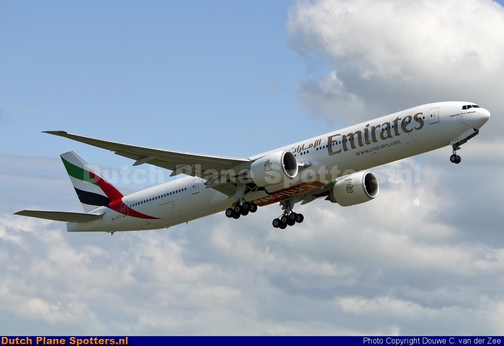 A6-ECU Boeing 777-200 Emirates by Douwe C. van der Zee