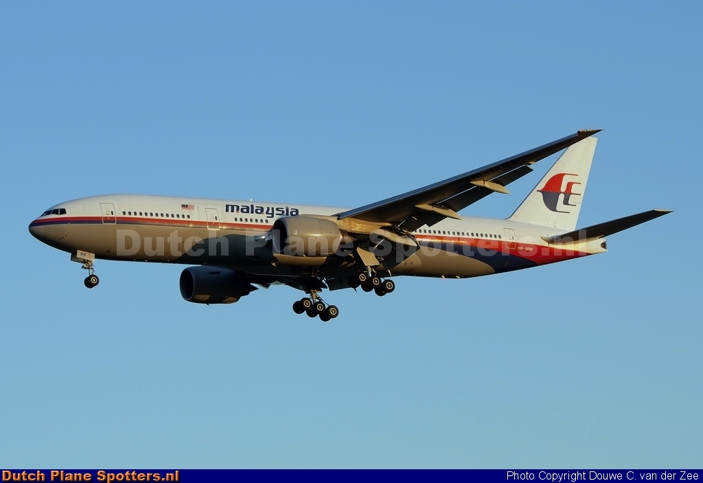 9M-MRF Boeing 777-200 Malaysia Airlines by Douwe C. van der Zee