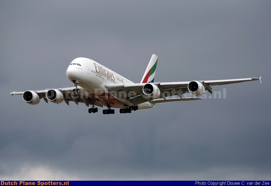 A6-EDS Airbus A380-800 Emirates by Douwe C. van der Zee