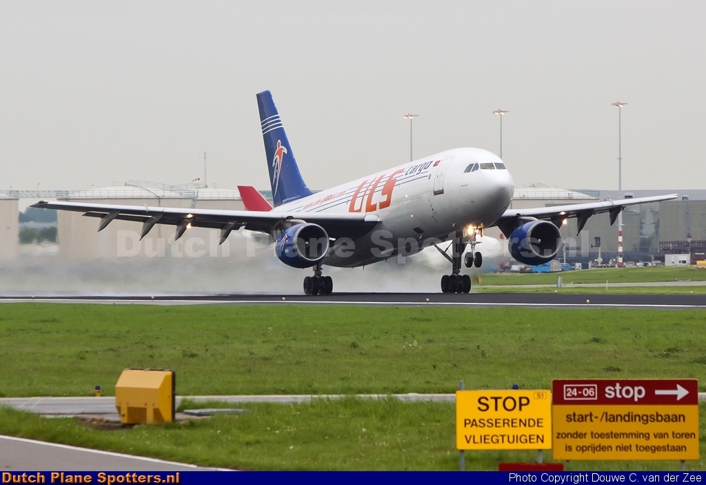 TC-ABK Airbus A300 ULS Air Cargo by Douwe C. van der Zee
