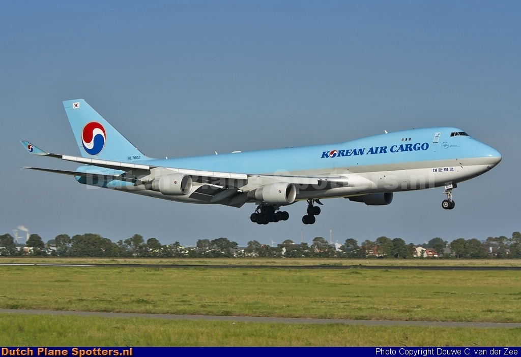 HL7602 Boeing 747-400 Korean Air Cargo by Douwe C. van der Zee