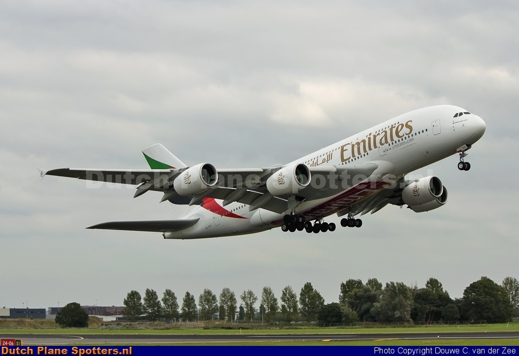 A6-EDV Airbus A380-800 Emirates by Douwe C. van der Zee