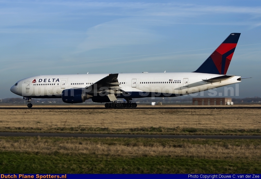 N862DA Boeing 777-200 Delta Airlines by Douwe C. van der Zee