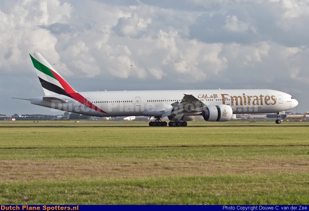 A6-ENS Boeing 777-300 Emirates by Douwe C. van der Zee