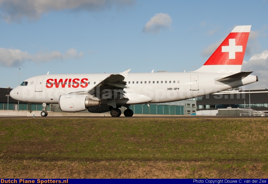HB-IPY Airbus A319 Swiss International Air Lines by Douwe C. van der Zee