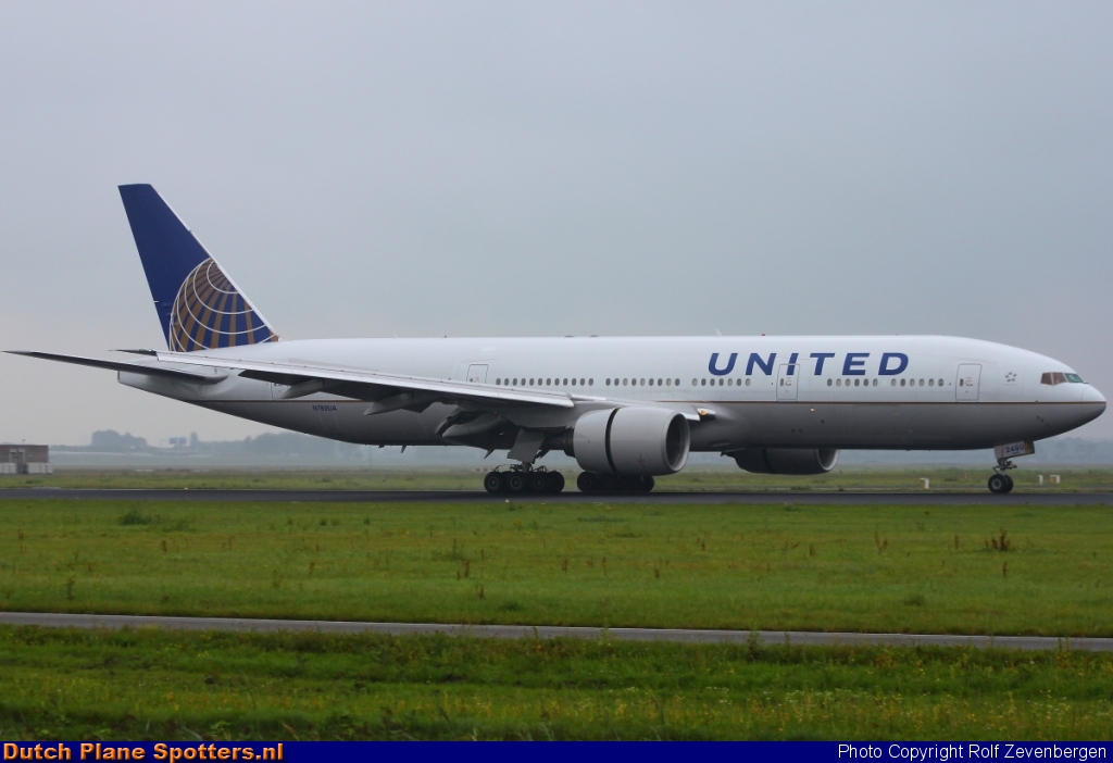 N780UA Boeing 777-200 United Airlines by Rolf Zevenbergen
