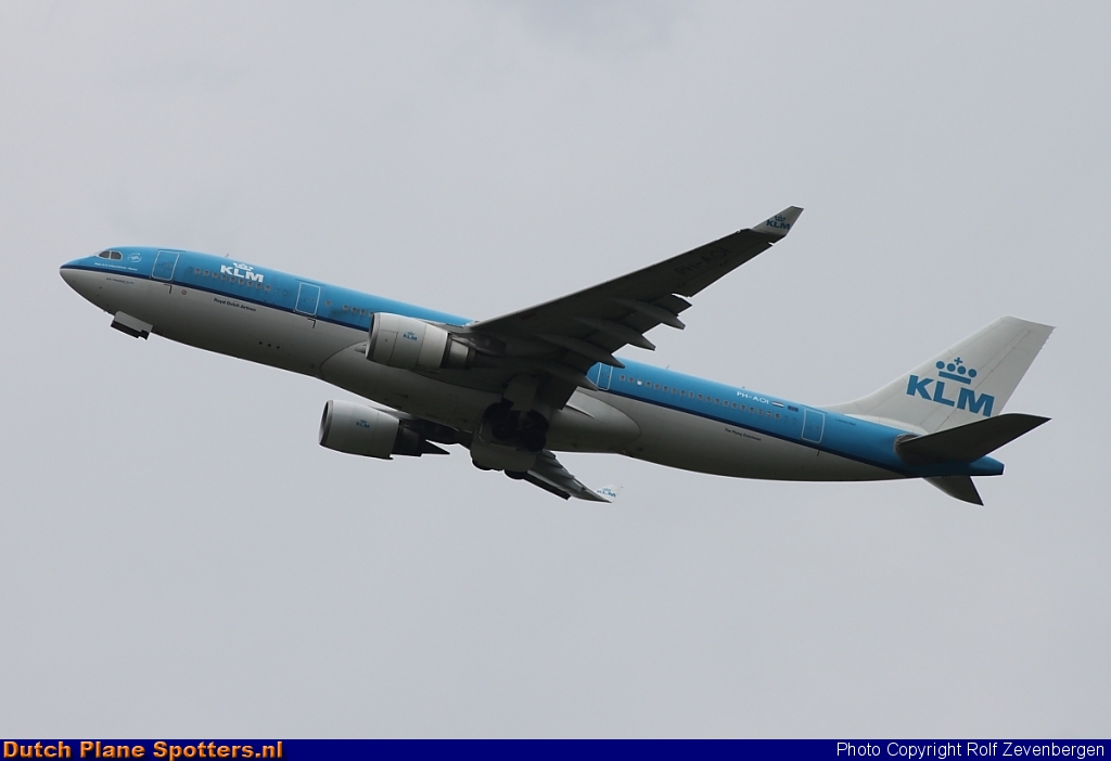 PH-AOI Airbus A330-200 KLM Royal Dutch Airlines by Rolf Zevenbergen