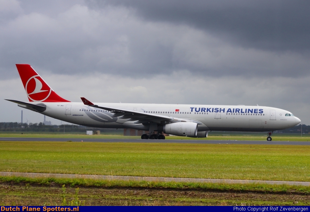 TC-JNJ Airbus A330-300 Turkish Airlines by Rolf Zevenbergen