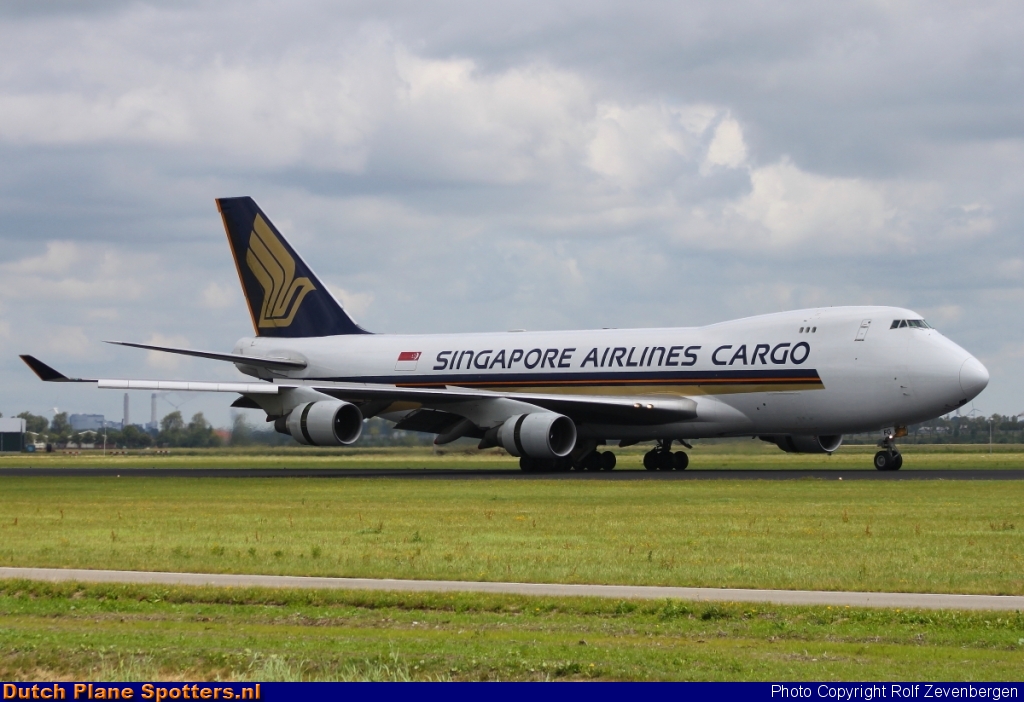 9V-SFG Boeing 747-400 Singapore Airlines Cargo by Rolf Zevenbergen