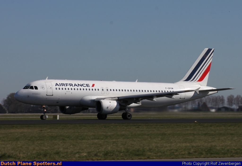 F-GFKM Airbus A320 Air France by Rolf Zevenbergen