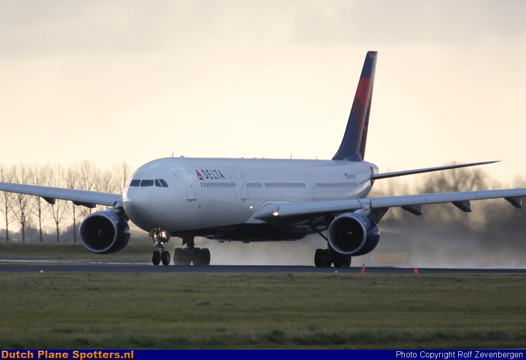 N812NW Airbus A330-300 Delta Airlines by Rolf Zevenbergen