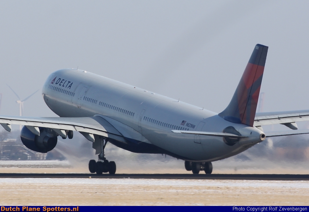 N821NW Airbus A330-300 Delta Airlines by Rolf Zevenbergen
