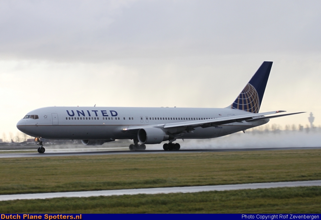 N663UA Boeing 767-300 United Airlines by Rolf Zevenbergen
