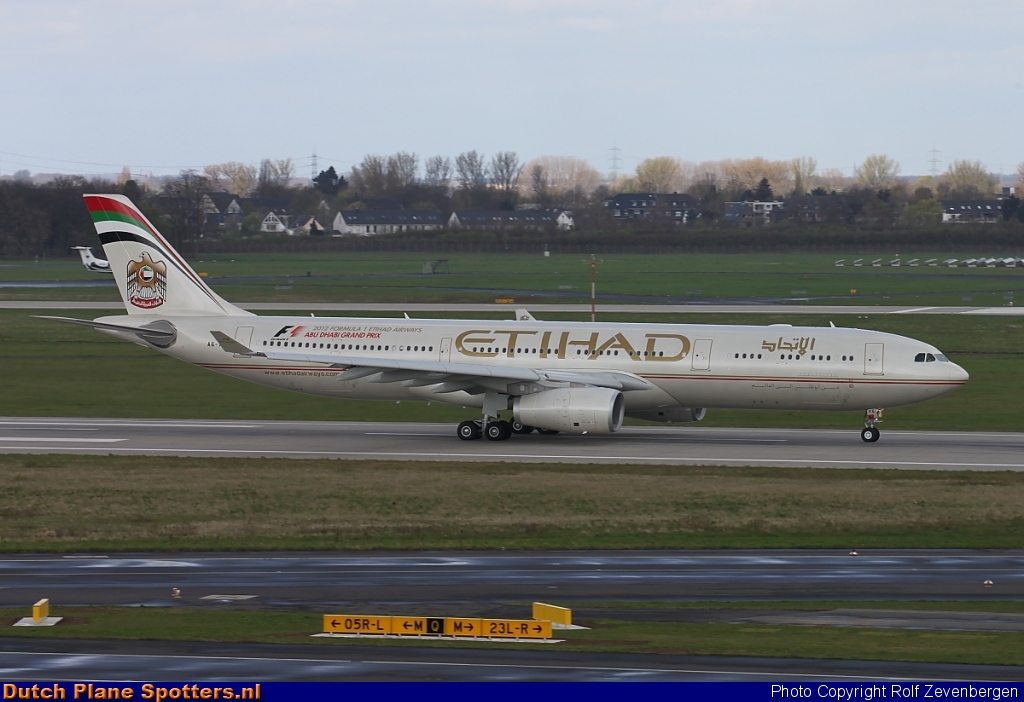 A6-AFE Airbus A330-300 Etihad by Rolf Zevenbergen