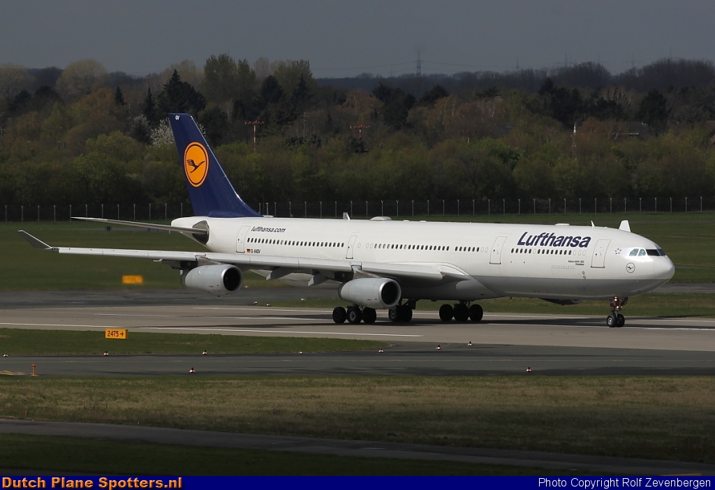 D-AIGV Airbus A340-300 Lufthansa by Rolf Zevenbergen