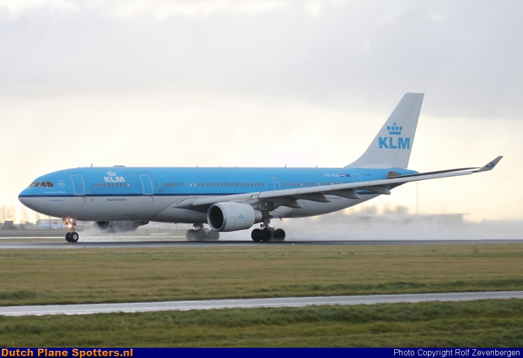 PH-AOE Airbus A330-200 KLM Royal Dutch Airlines by Rolf Zevenbergen