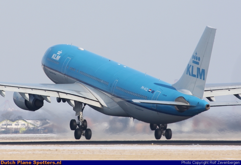 PH-AOL Airbus A330-200 KLM Royal Dutch Airlines by Rolf Zevenbergen