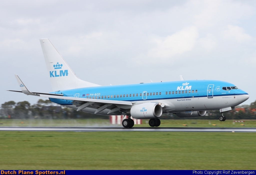 PH-BGD Boeing 737-700 KLM Royal Dutch Airlines by Rolf Zevenbergen