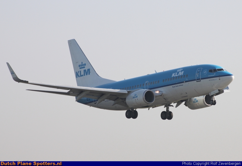 PH-BGE Boeing 737-700 KLM Royal Dutch Airlines by Rolf Zevenbergen