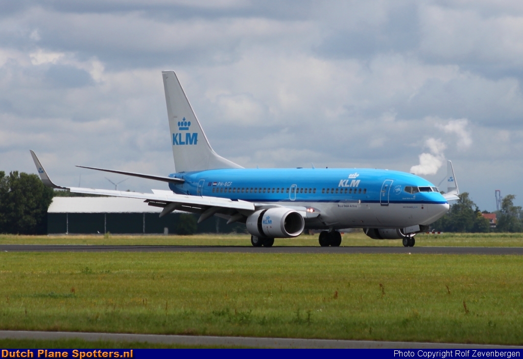 PH-BGF Boeing 737-700 KLM Royal Dutch Airlines by Rolf Zevenbergen