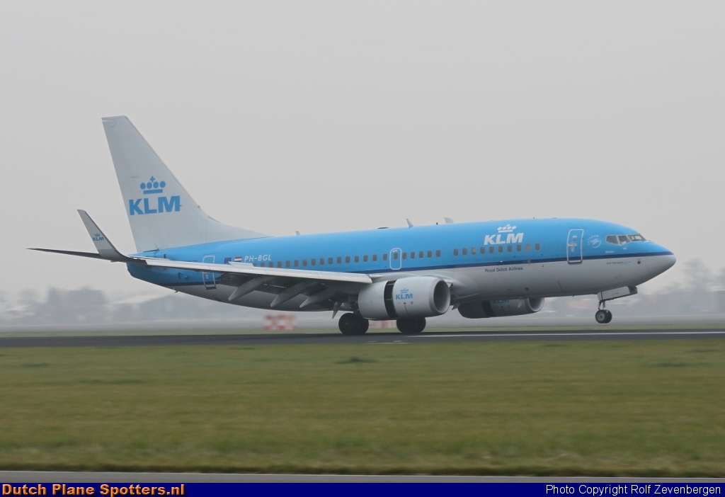 PH-BGL Boeing 737-700 KLM Royal Dutch Airlines by Rolf Zevenbergen