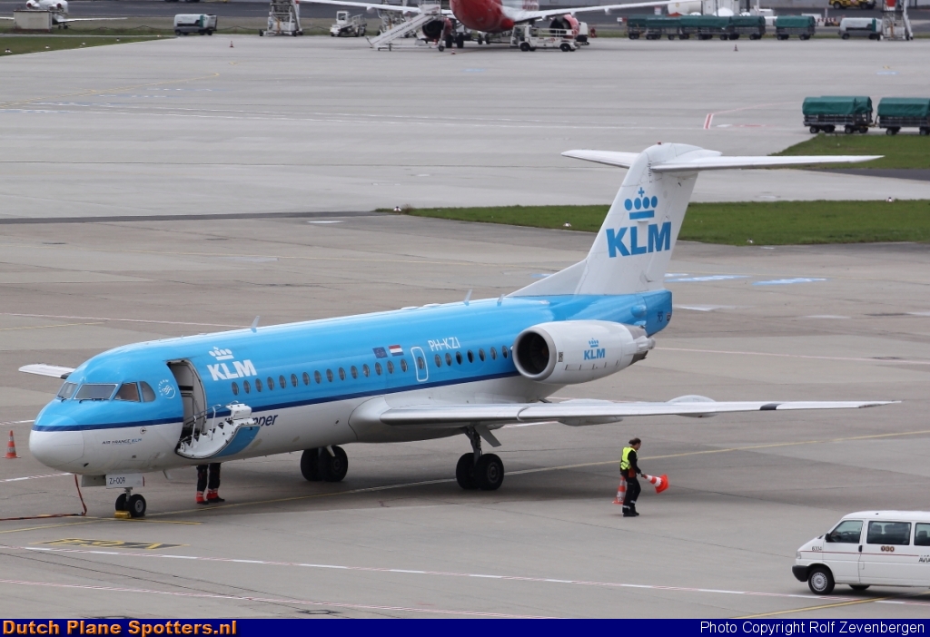 PH-KZI Fokker 70 KLM Cityhopper by Rolf Zevenbergen