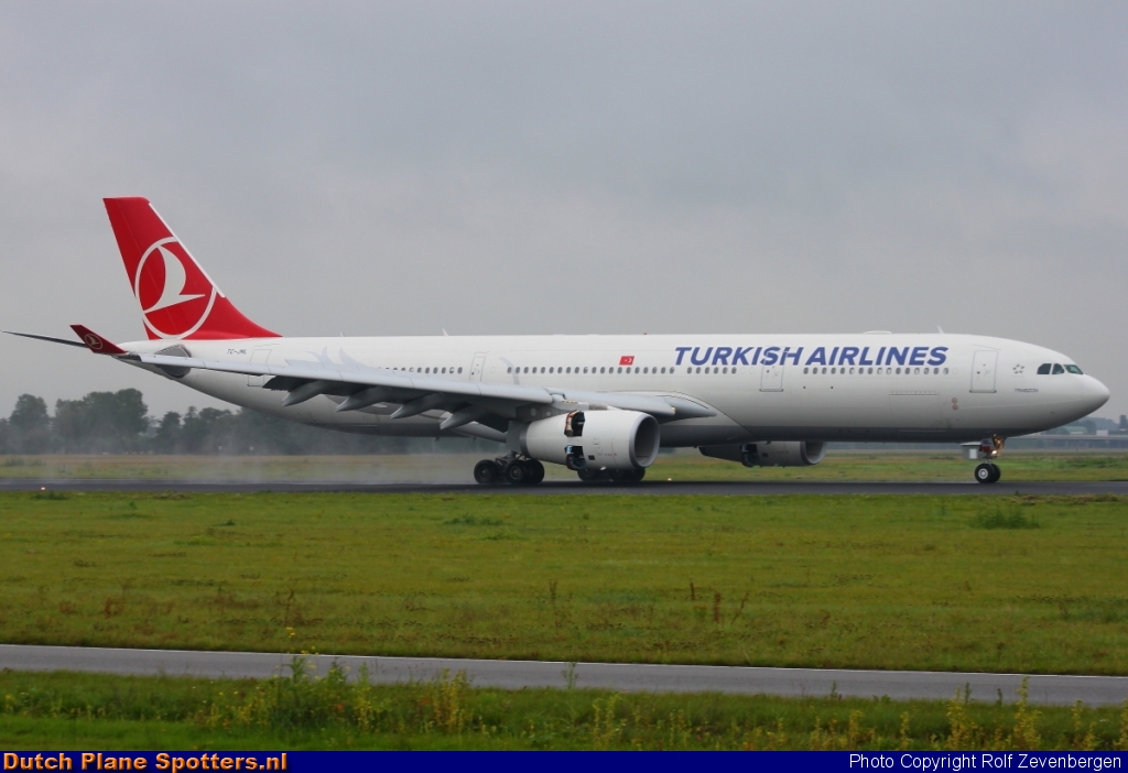 TC-JNL Airbus A330-300 Turkish Airlines by Rolf Zevenbergen