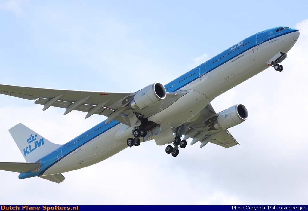 PH-AKD Airbus A330-300 KLM Royal Dutch Airlines by Rolf Zevenbergen