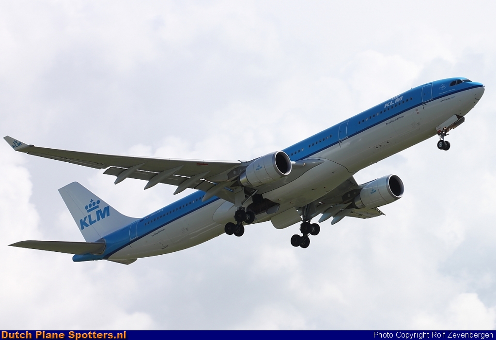 PH-AKA Airbus A330-300 KLM Royal Dutch Airlines by Rolf Zevenbergen