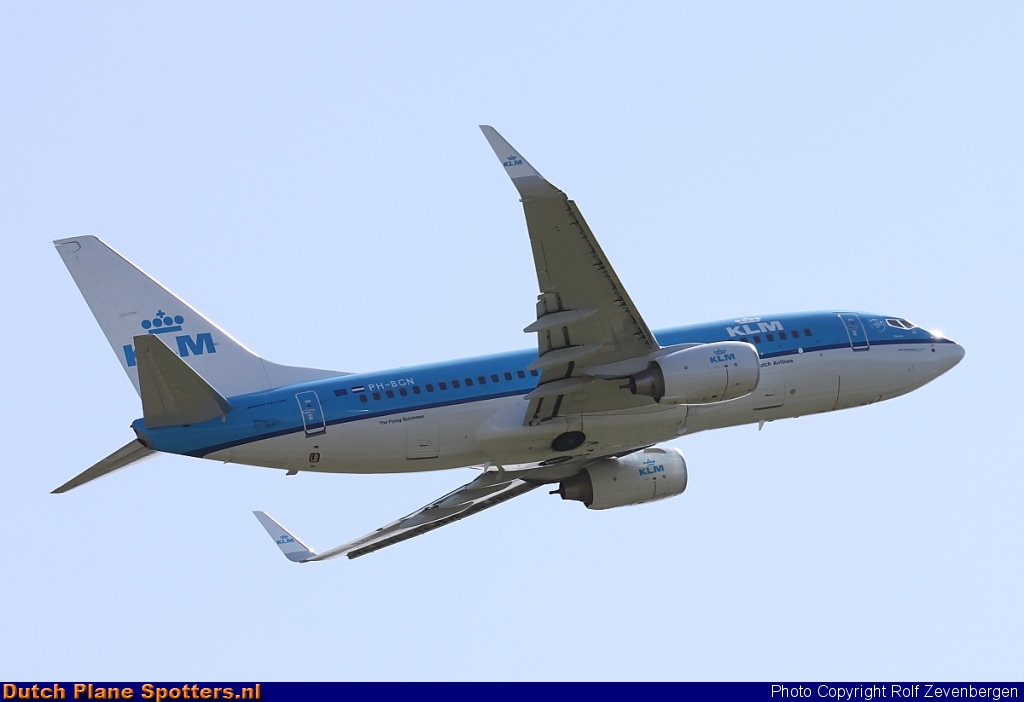 PH-BGN Boeing 737-700 KLM Royal Dutch Airlines by Rolf Zevenbergen
