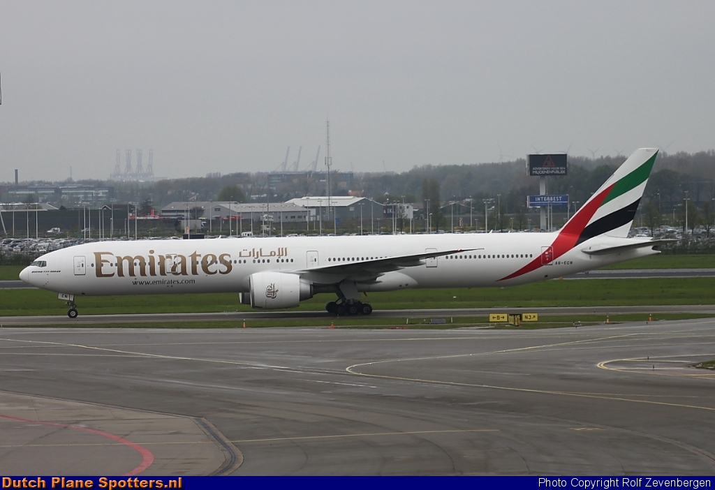 A6-ECN Boeing 777-300 Emirates by Rolf Zevenbergen