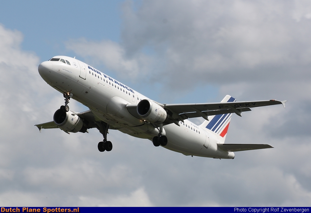 F-GFKY Airbus A320 Air France by Rolf Zevenbergen