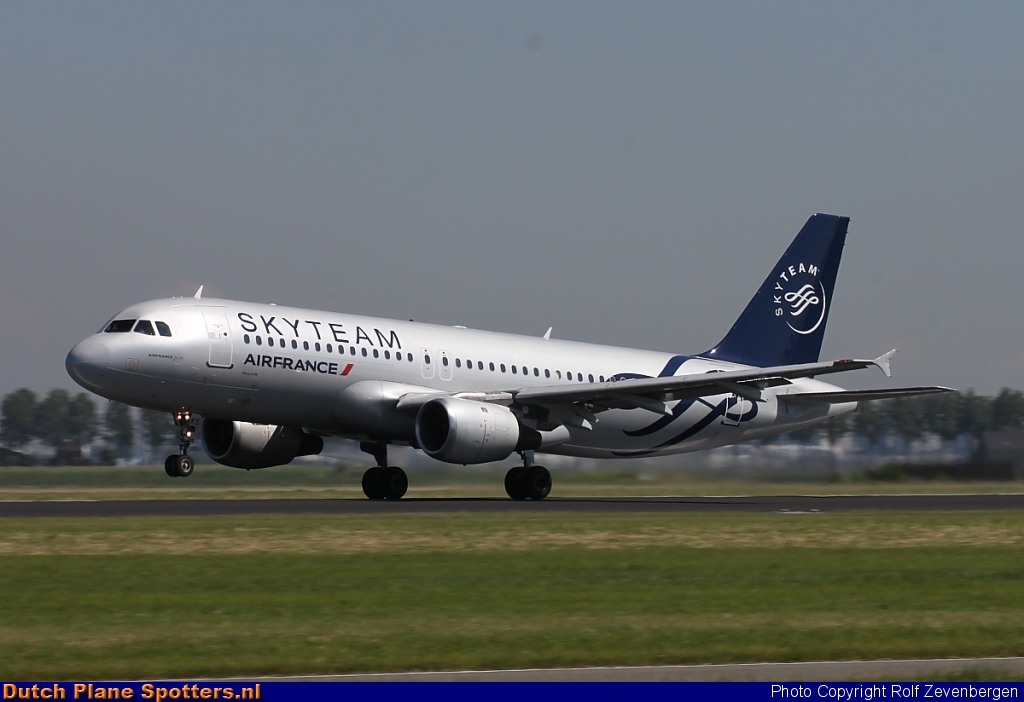 F-GFKS Airbus A320 Air France by Rolf Zevenbergen