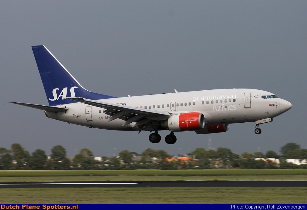 LN-RPH Boeing 737-600 SAS Scandinavian Airlines by Rolf Zevenbergen