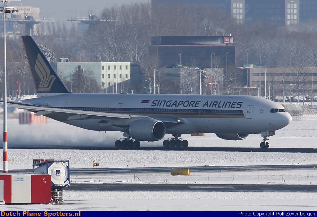 9V-SVI Boeing 777-200 Singapore Airlines by Rolf Zevenbergen