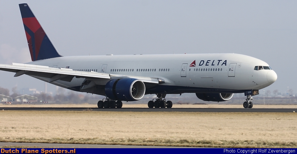 N867DA Boeing 777-200 Delta Airlines by Rolf Zevenbergen