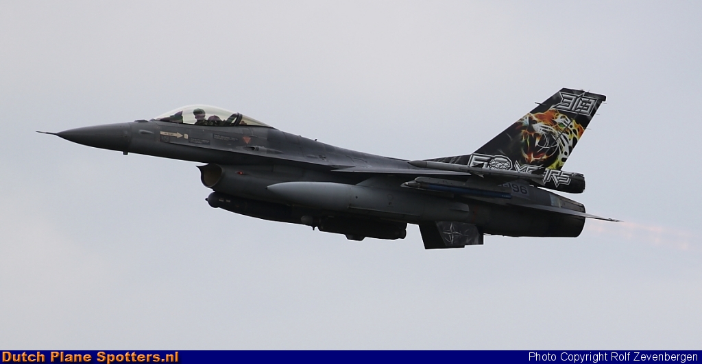 J-196 General Dynamics F-16 Fighting Falcon MIL - Dutch Royal Air Force by Rolf Zevenbergen