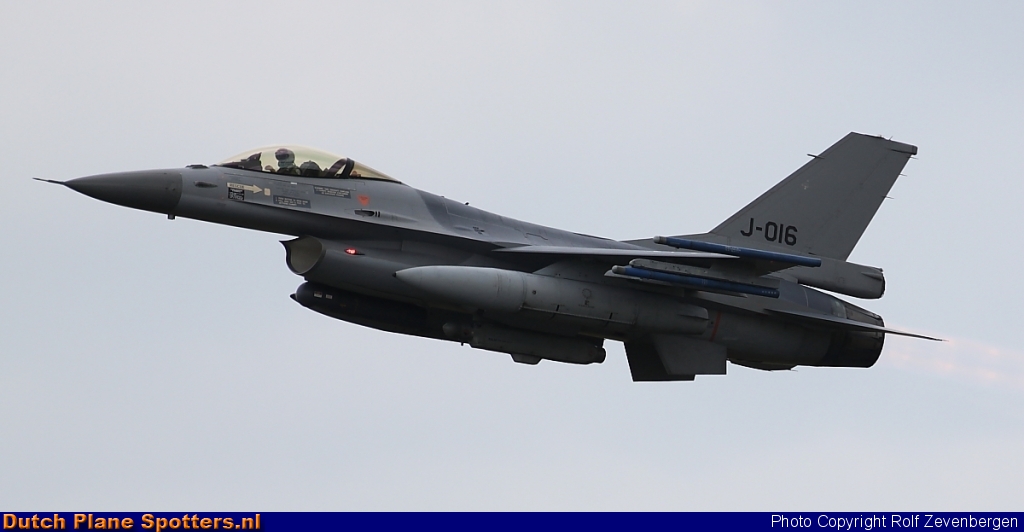 J-016 General Dynamics F-16 Fighting Falcon MIL - Dutch Royal Air Force by Rolf Zevenbergen