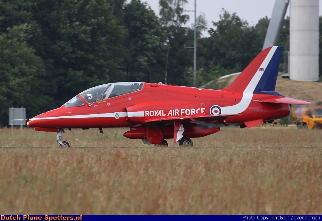 XX319 BAe Hawk T1 MIL - British Royal Air Force by Rolf Zevenbergen