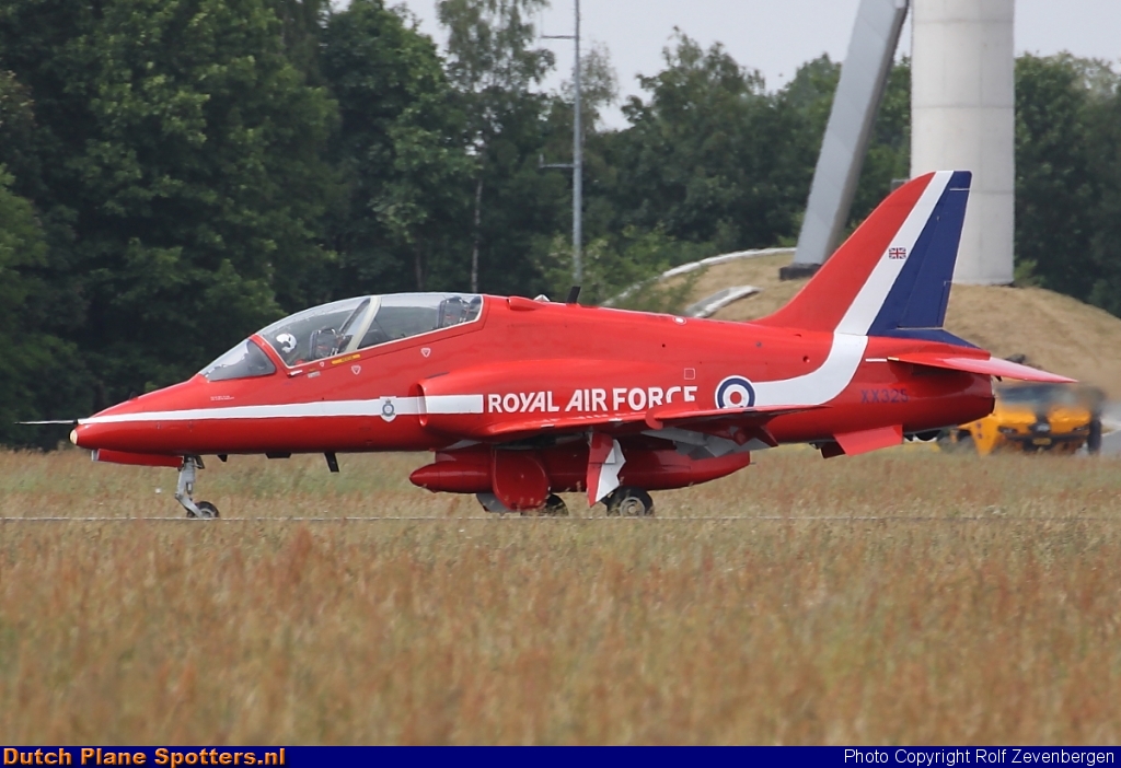 XX325 BAe Hawk T1 MIL - British Royal Air Force (Red Arrows) by Rolf Zevenbergen