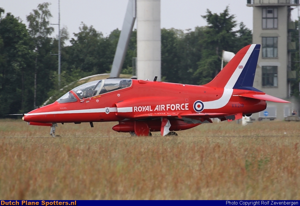 XX219 BAe Hawk T1 MIL - British Royal Air Force (Red Arrows) by Rolf Zevenbergen