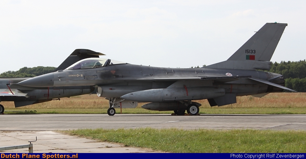 15133 General Dynamics F-16 Fighting Falcon MIL - Portuguese Air Force by Rolf Zevenbergen