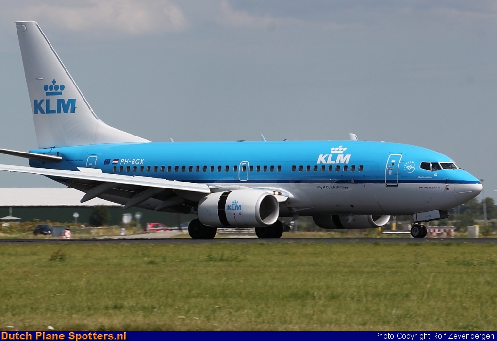 PH-BGX Boeing 737-700 KLM Royal Dutch Airlines by Rolf Zevenbergen